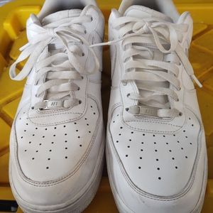⬇️Nike Air force 1 men's shoes size 13 (T11)